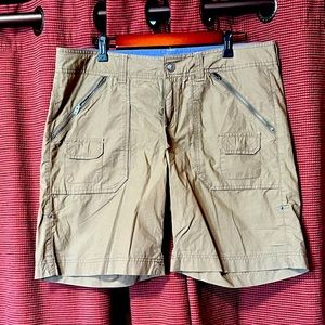 Athleta cargo style shorts